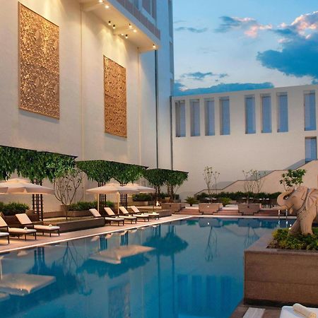 Jaipur Marriott Hotel Екстериор снимка The pool at the Taj Mahal Palace