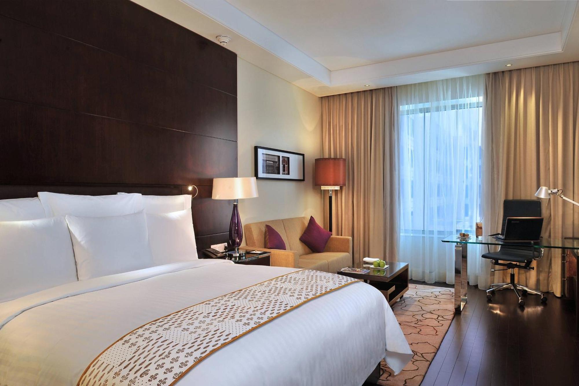 Jaipur Marriott Hotel Екстериор снимка A room at the Taj Bengal