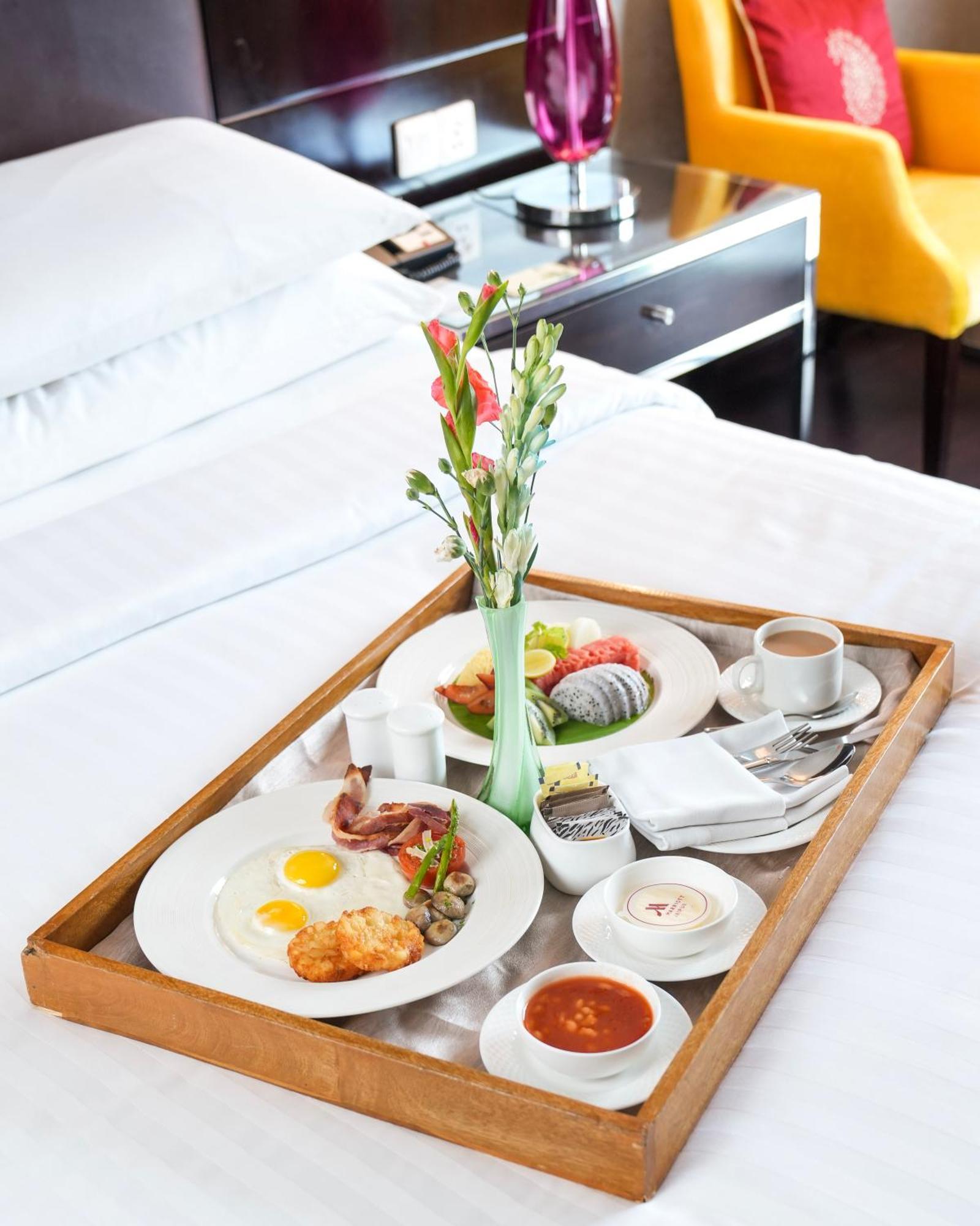 Jaipur Marriott Hotel Екстериор снимка Room service breakfast