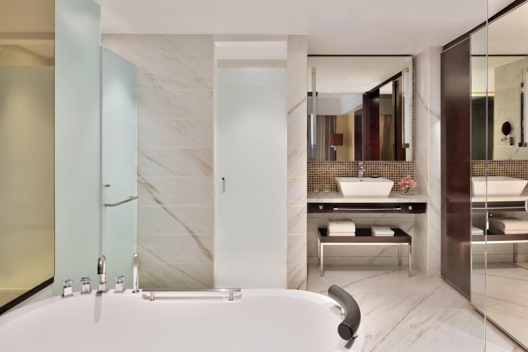 Jaipur Marriott Hotel Екстериор снимка Bathroom