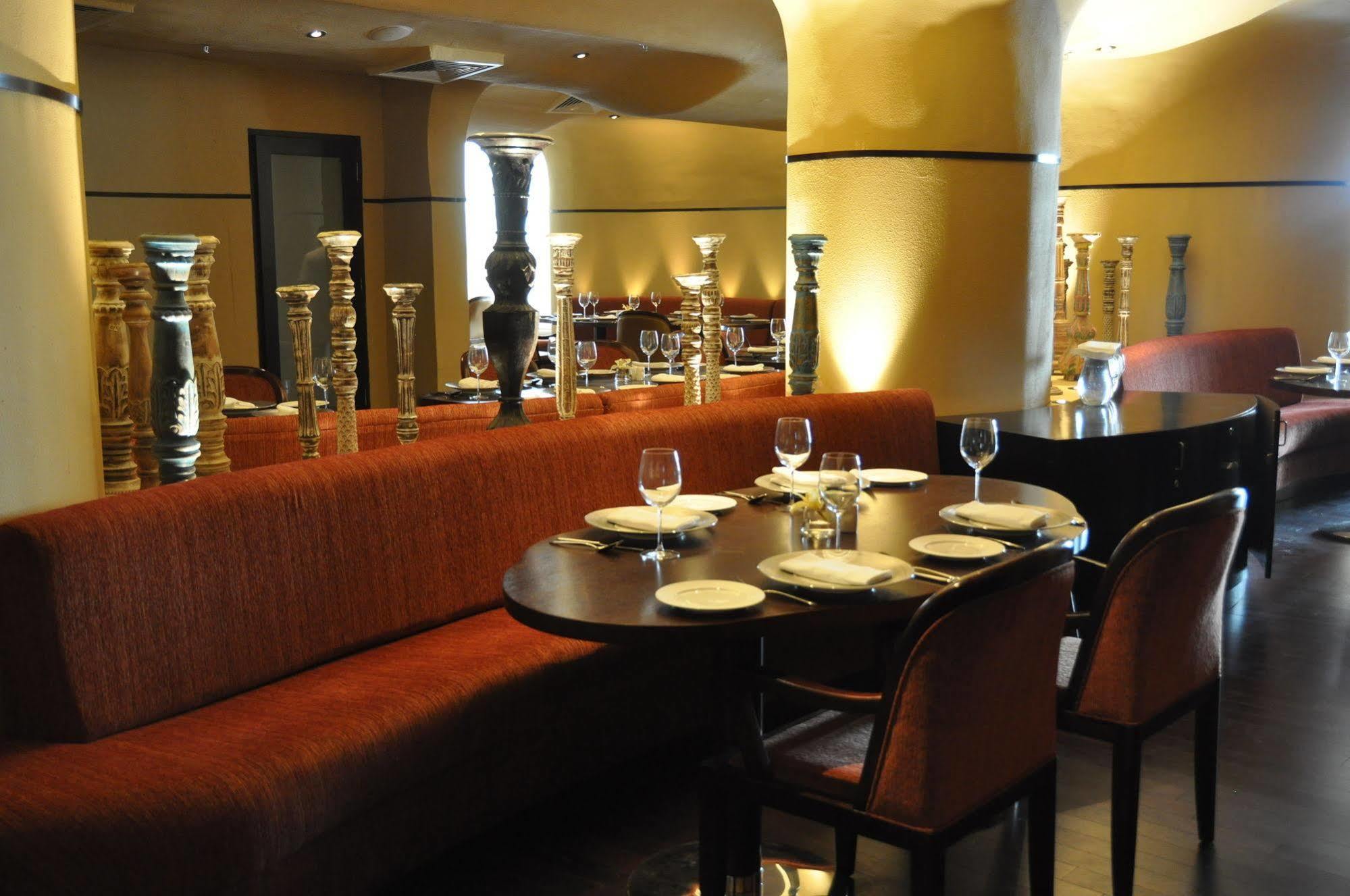 Jaipur Marriott Hotel Екстериор снимка The interior of the restaurant