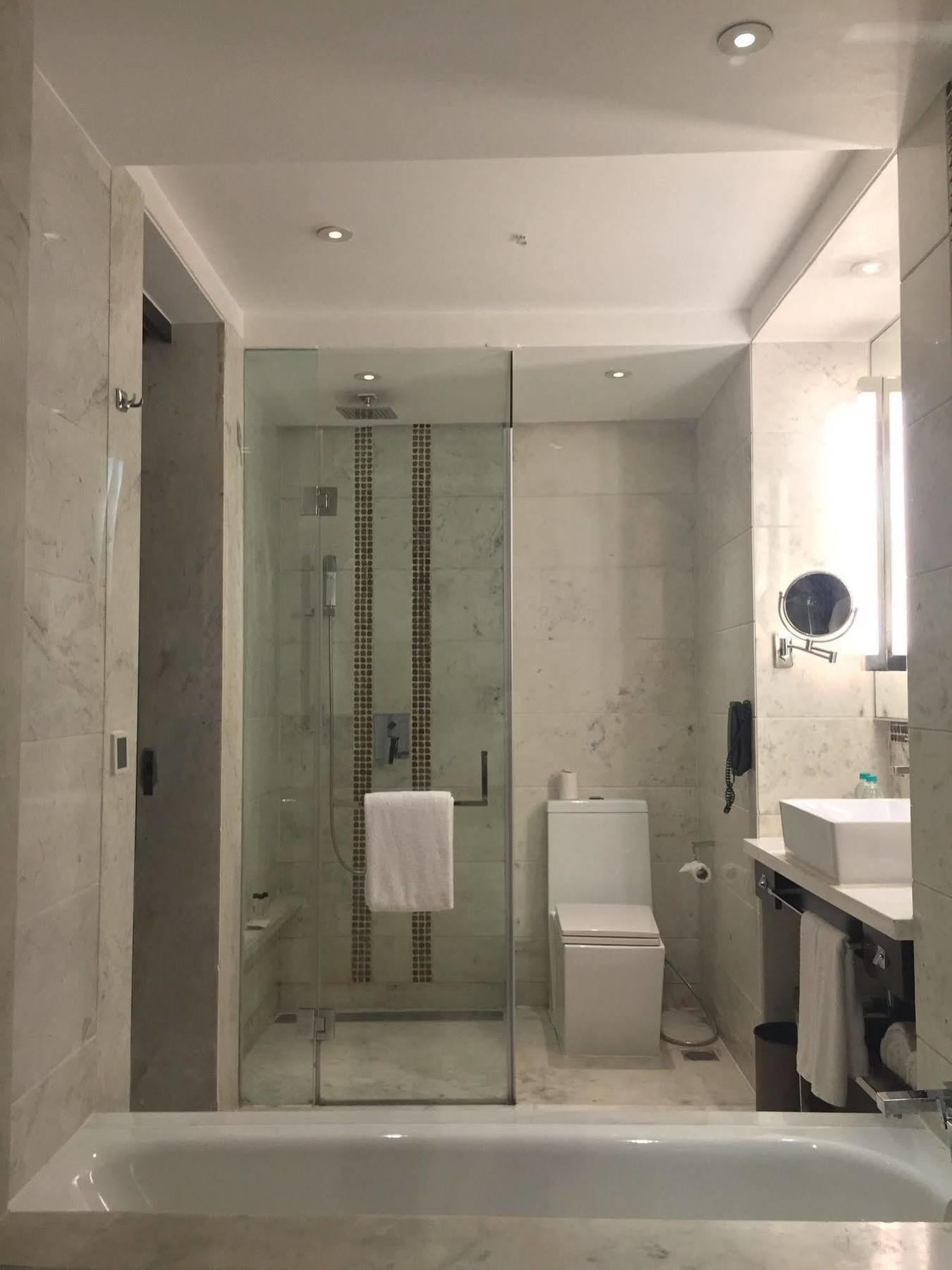Jaipur Marriott Hotel Екстериор снимка Bathroom of a hotel room